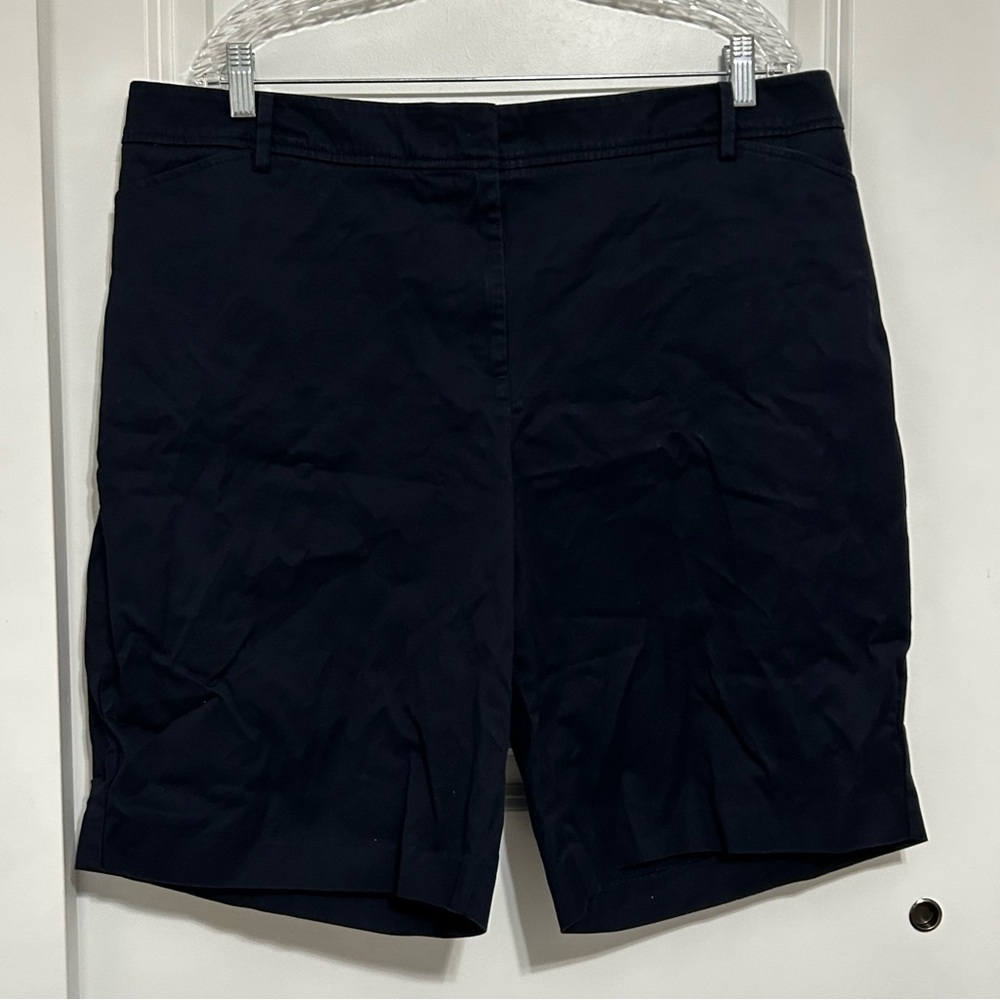 Talbots Women’s Navy Perfect Short Curvy Size 18W Cotton Blend 10.5” Inseam - Picture 2 of 8